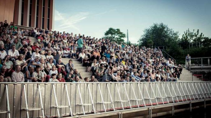 Das Publikum beim Hafensommer Würzburg 2016 © Gerald Langer
