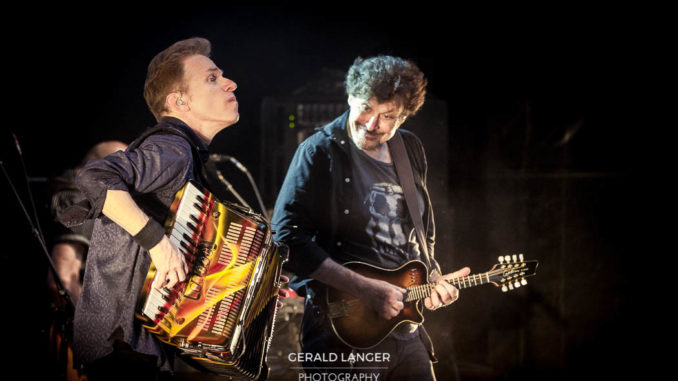 The Hooters - Weinfestplatz Volkach 2017 © Gerald Langer The Hooters - Weinfestplatz Volkach 2017 © Gerald Langer