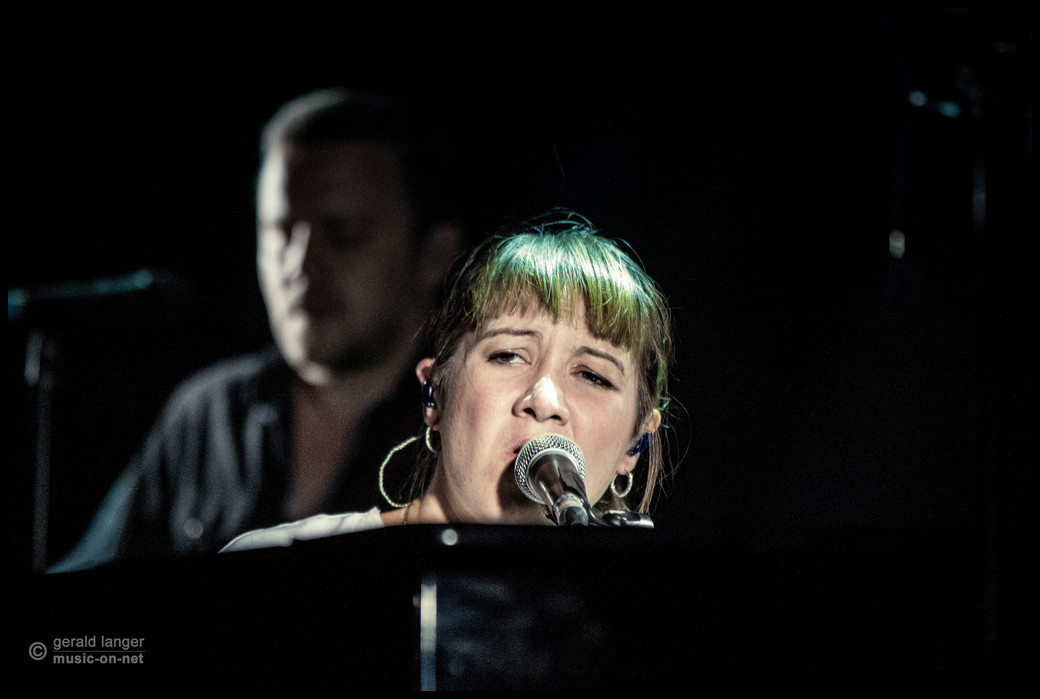 Sophie Hunger am 16. Mai 2015 beim Women Of the World Festival in Frankfurt am Main