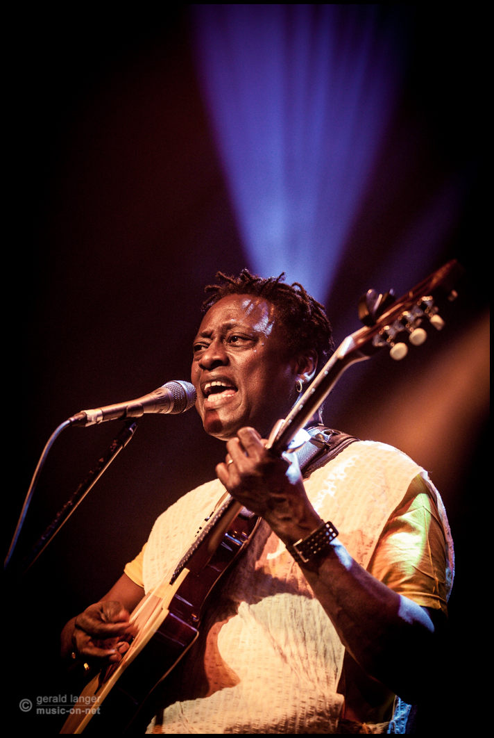 Habib Koité & Bamada beim 27. Africa Festival in Würzburg am 5. Juni 2015