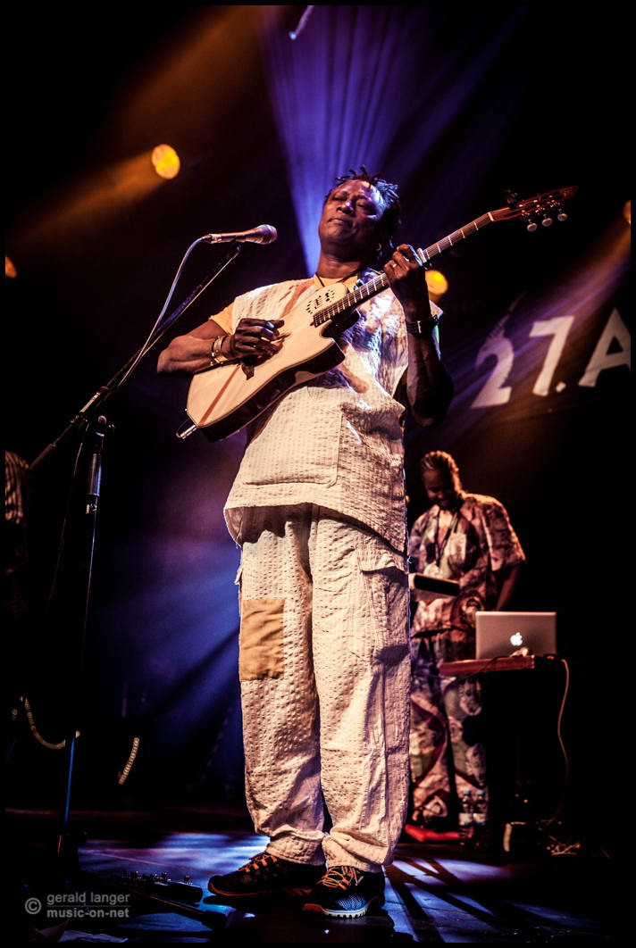 Habib Koité & Bamada beim 27. Africa Festival in Würzburg am 5. Juni 2015