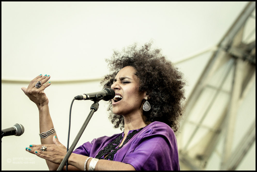 Malika Zarra am 5. Juni 2015 beim Würzburger Africa Festival