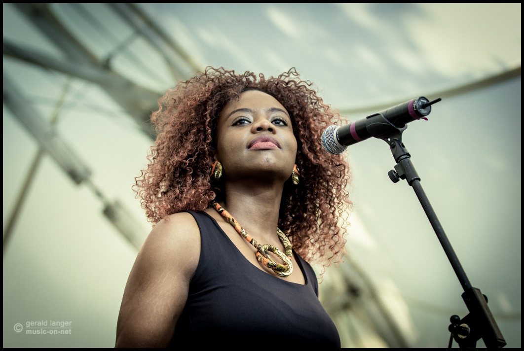 Minyeshu beim 27. Africa Festival in Würzburg am 6. Juni 2015