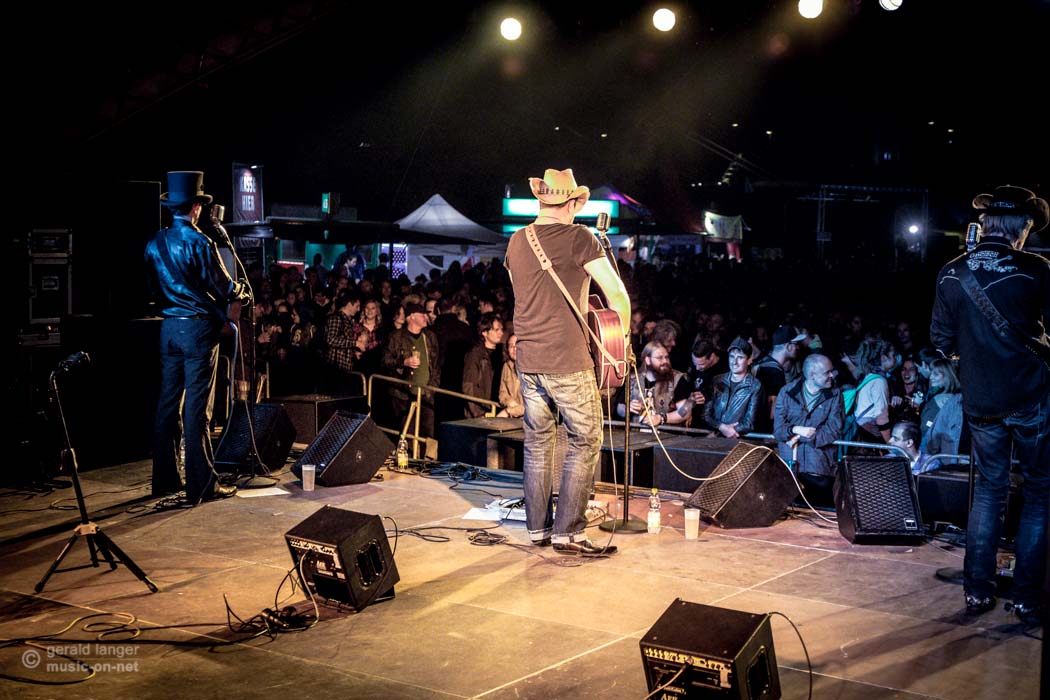 Mandowar beim Umsonst & Draussen Festival in Würzburg am 18. Juni 2015 © Gerald Langer