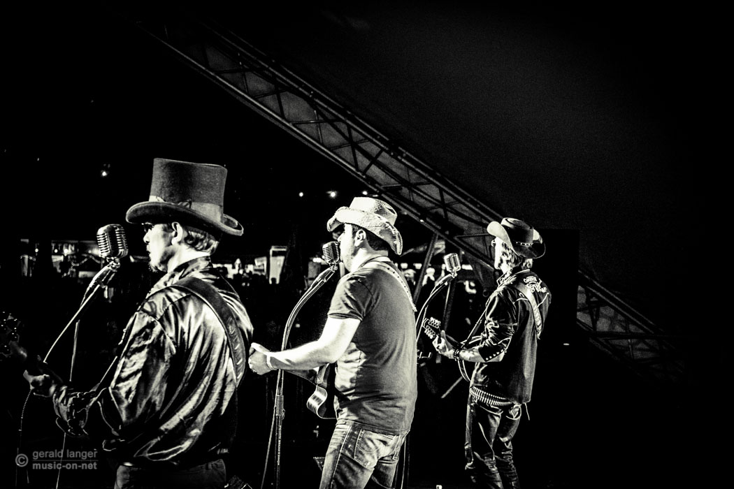 Mandowar beim Umsonst & Draussen Festival in Würzburg am 18. Juni 2015 © Gerald Langer