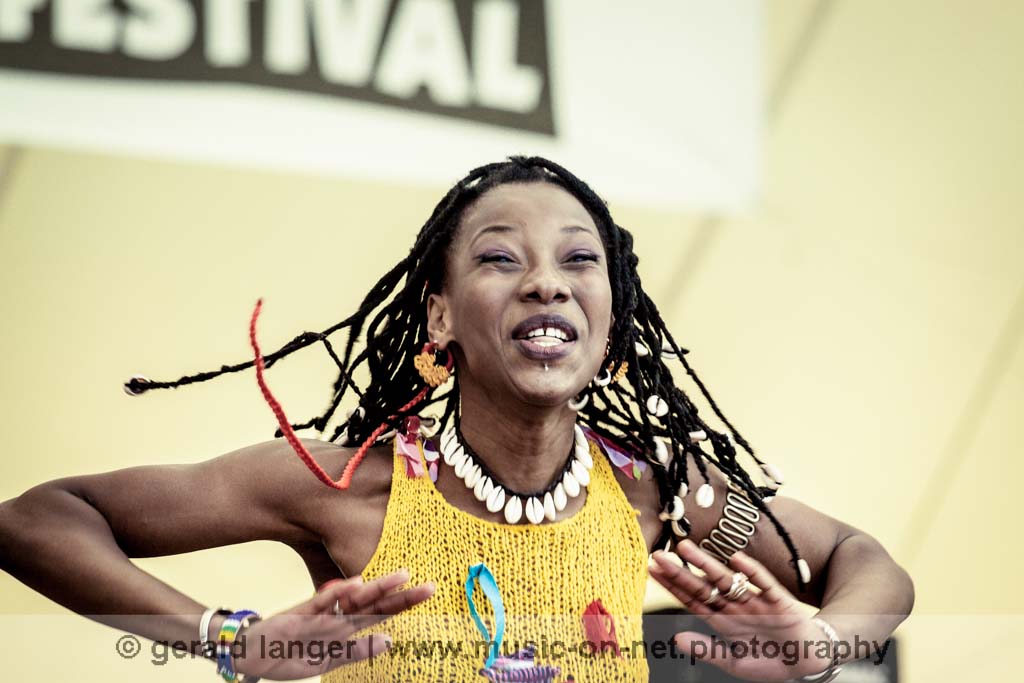 20100522 IMG 9241 fatoumata diawara wü africa festival © gerald langer 75