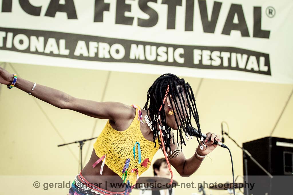 20100522 IMG 9269 fatoumata diawara wü africa festival © gerald langer 103