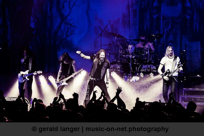 Hammerfall beim Christmas Bash 2015 © Gerald Langer