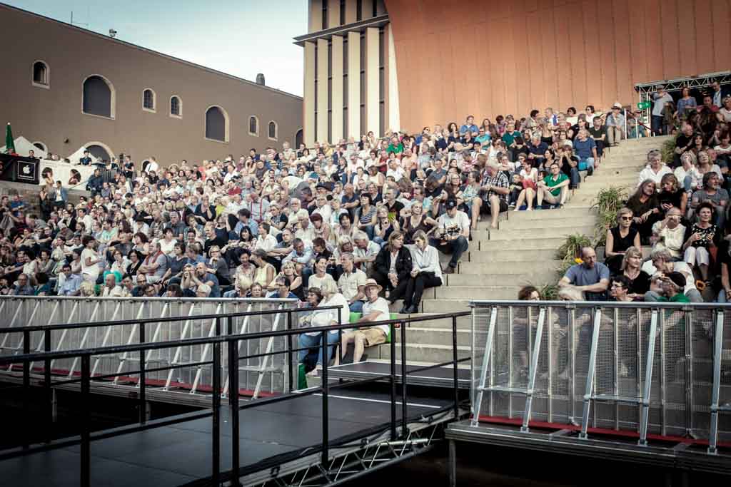 Das Publikum beim Hafensommer Würzburg 2016 © Gerald Langer