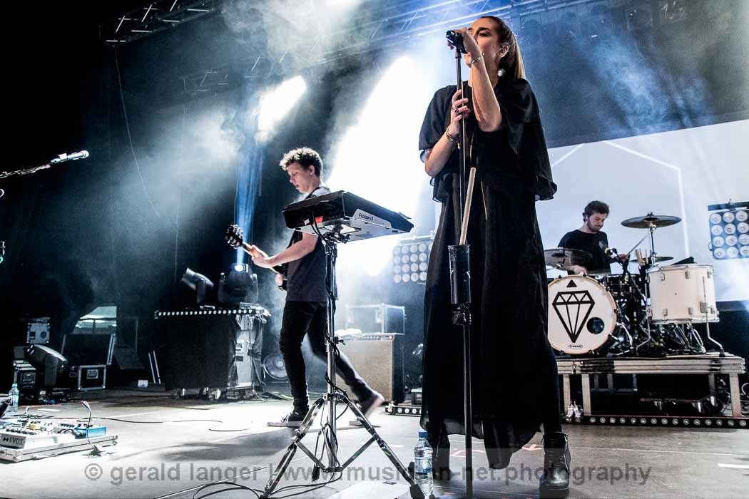 Claire - Posthalle Wuerzburg - 01.04.2014 © Gerald Langer