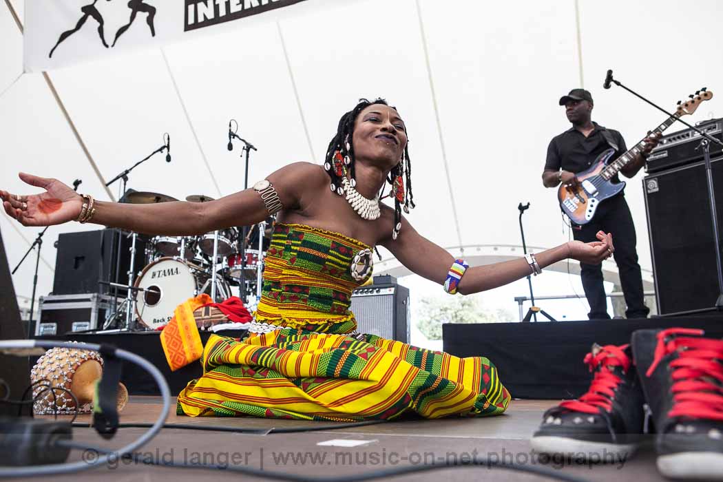 Fatoumata Diawara - Africa-Festival Wuerzburg 2013 - © Gerald Langer