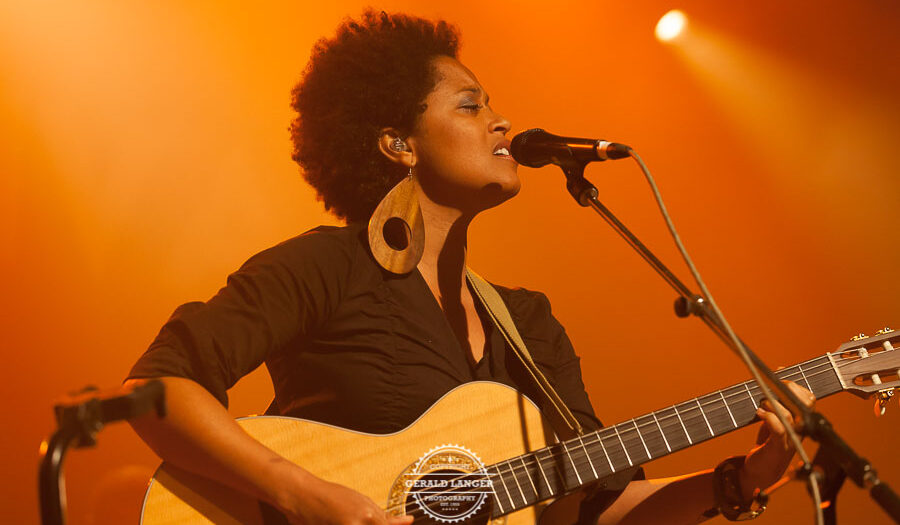 Sara_Tavares_Africa_Festival_Wuerzburg_2012_©-Gerald_Langer_15