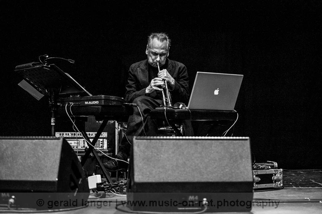 20130724 YV0Y0238 jon hassell wue hafensommer 2013 © gerald langer 13