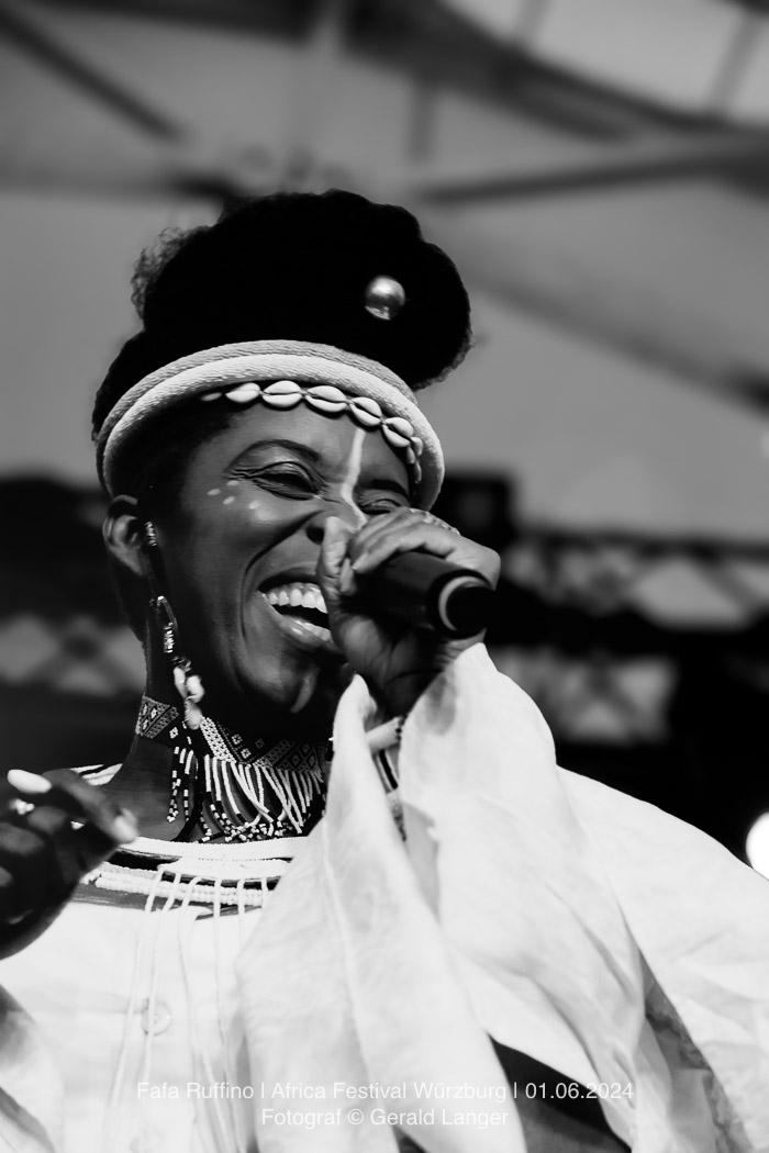 Fafa Ruffino: Africa Festival Würzburg 2024 - Konzertfotos